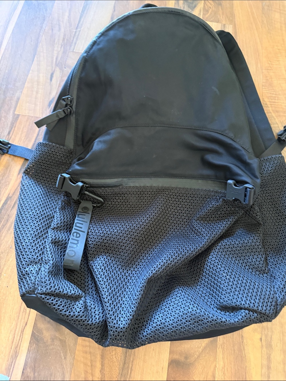 lululemon athletica Black Mesh Panel Men's Backpack